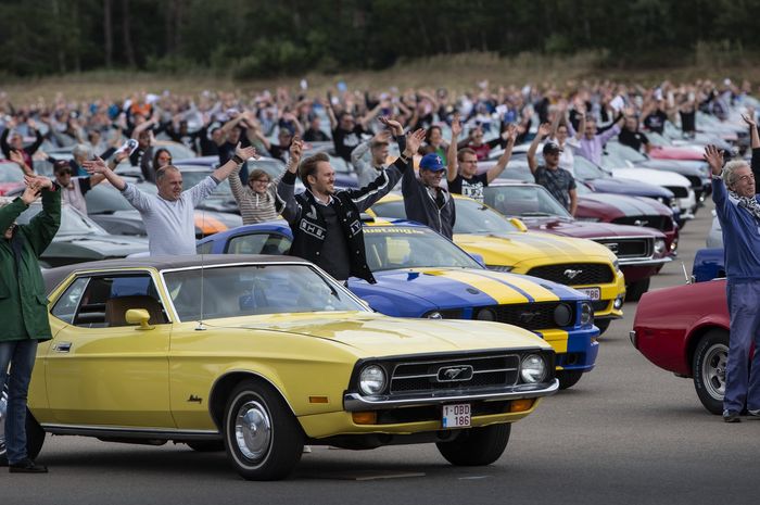 Ribuan Ford Mustang padati Lommel Proving Ground, Belgia dalam acara Mustang Gathering