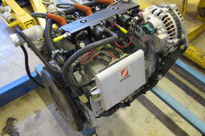 Ini mesin dua tak yang tadinya akan mentenagai mobnas Maleo