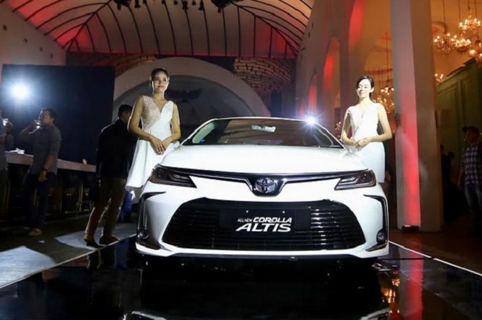 All New Toyota Corolla Altis varian 1.8V A/T naik harga Rp 13 jutaan.