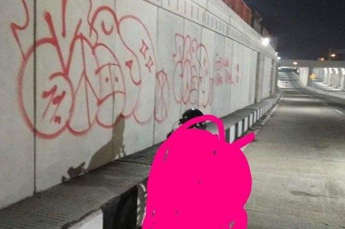 Coreta aksi vandalisme di Underpass Karanglo, Sabtu (14/9/2019).