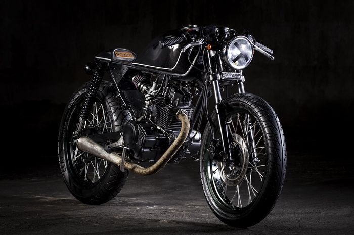 Cafe racer dari AKT NKD yang merupakan motor asli Kolombia