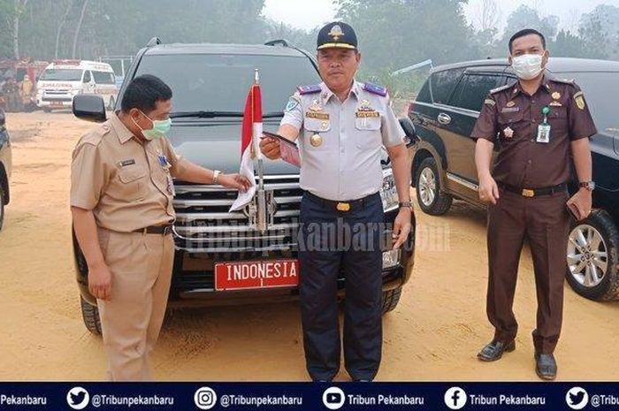 Toyota Land Cruiser yang digunakan Presiden Jokowi mengunjungi lahan terbakar di Riau