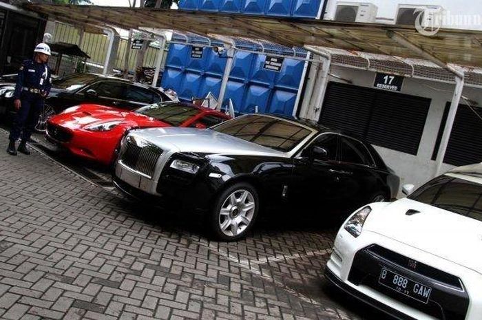 Ilustrasi Mobil Mewah