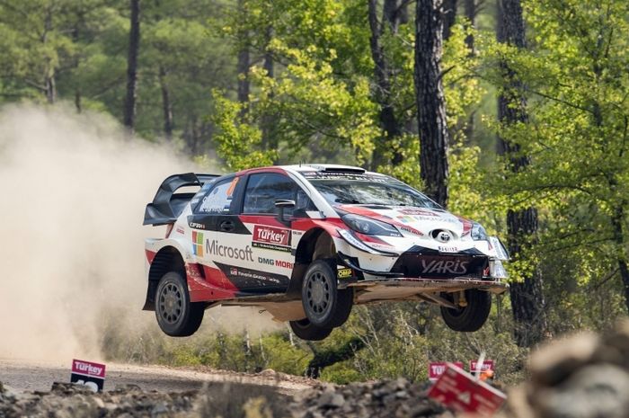 Toyota Yaris WRC milik Ott-Tanak mengalami masalah elektronik dan tidak bisa menyelesaikan lomba