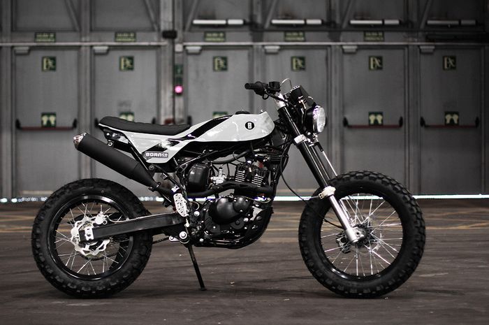 Pioneer 125 yang aslinya cruiser jadi tracker keren begini