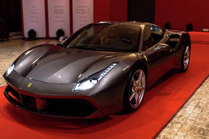 Pajak mobil Ferrari sudah pasti tinggi angkanya, bahkan yang ini bisa tebus 4 Yamaha NMAX