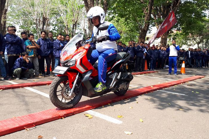 Safety Riding Astra Motor Jateng dengan Honda ADV150