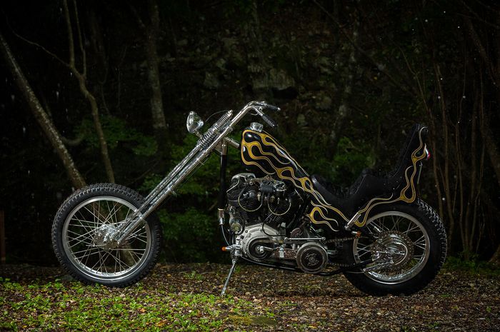 Harley-Davidson Knucklehead chopper garapan Custom Works Zon