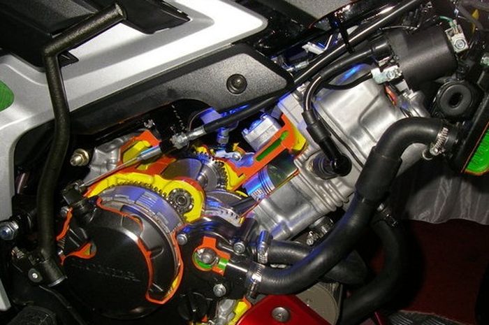 Engine atau mesin Honda CS1 yang telah di halfcut