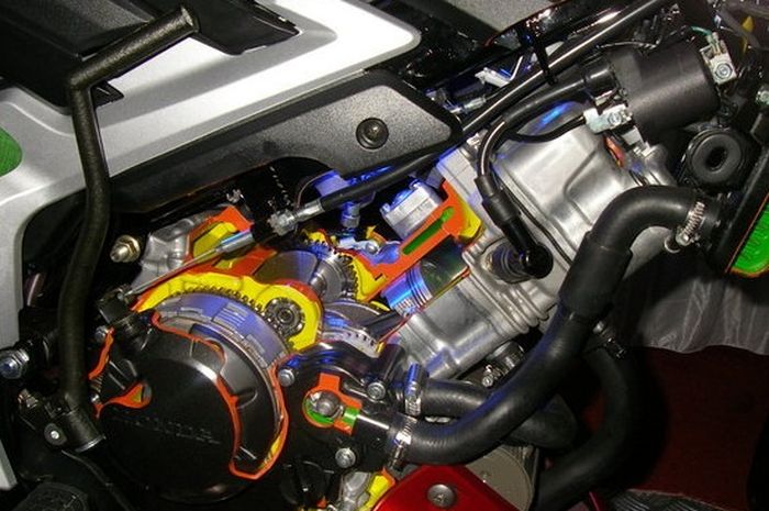 Engine atau mesin Honda CS1 yang telah di halfcut