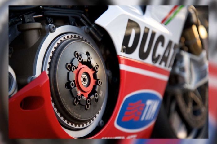 Sistem kopling kering Ducati Panigale V4.