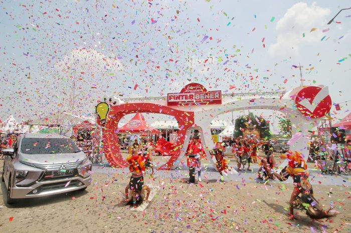 Kemeriahan Pinter Bener Family Festival dalam rangka kampanye Pili Xpander Pinter Bener di Surabaya