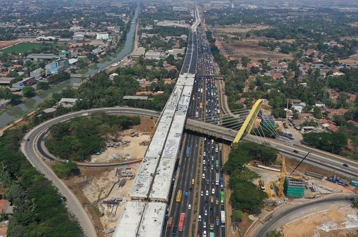 Pembangunan Jalan Tol Layang Jakarta-Cikampek