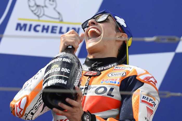 Marc Marquez merayakan kemenangannya ke-78 di 200 kali start usai juarai MotoGP Aragon 2019