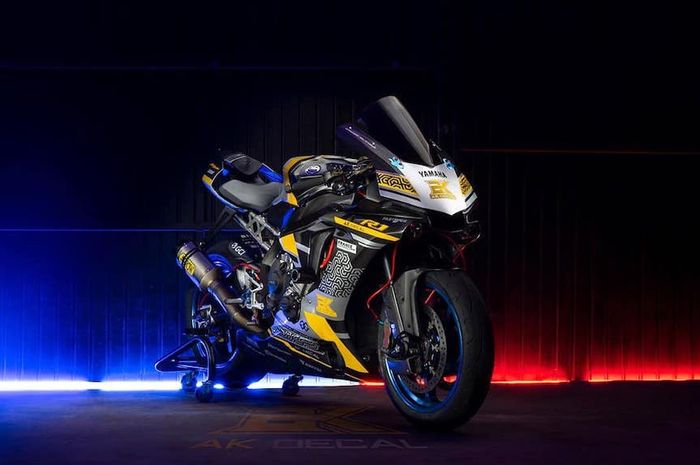 Yamaha R1 berdandan ala motor balap