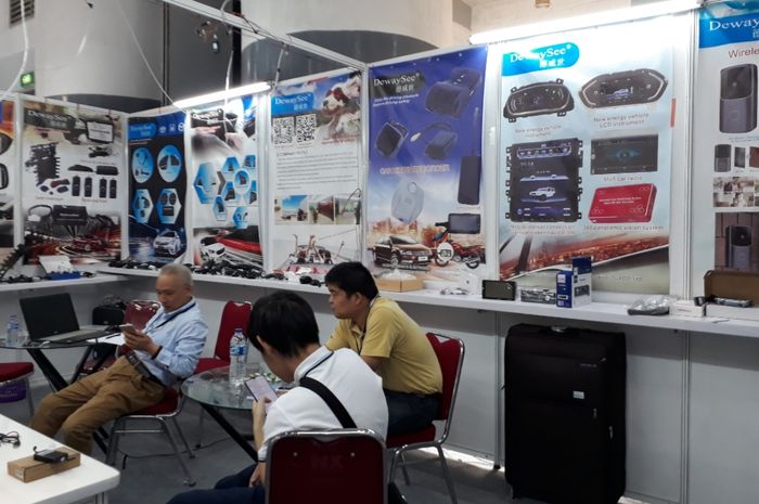 Beragam aksesoris untuk mobil di International Electronics &amp; Smart Appliance Expo 2019 (IEAE) di JIExpo Kemayoran pada tanggal 25&ndash;27 September 2019.