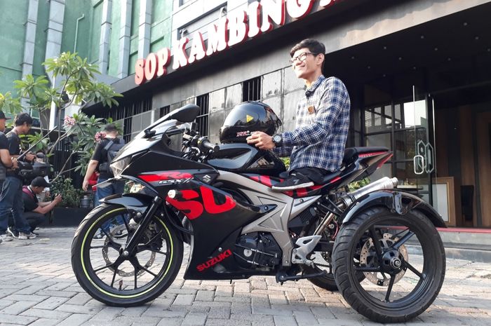 Pangestu Sabar Budiman memakai motor sport fairing Suzuki Suzuki GSX-R150