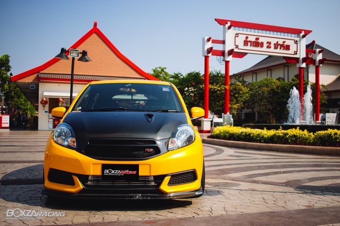Modifikasi Honda Brio pakai kelir kuning