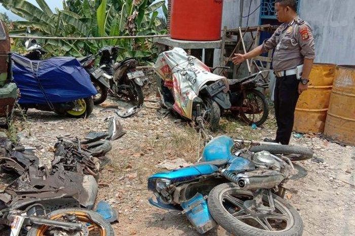Motor yang ditabrak truk rem blong di Lampung Selatan sudah diamankan di Pos Lantas Tarahan