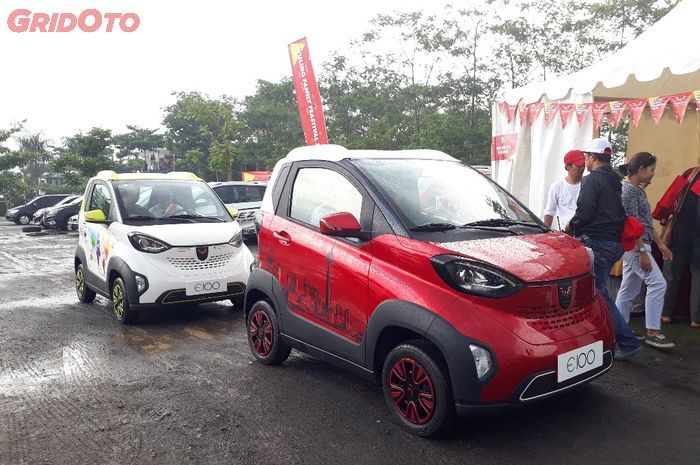 Mobil listrik Wuling E100 saat dicoba konsumen di Semarang, Jawa Tengah