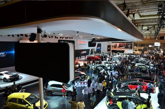 Ilustrasi. suasana di pameran otomotif Indonesia International Motor Show  (IIMS)