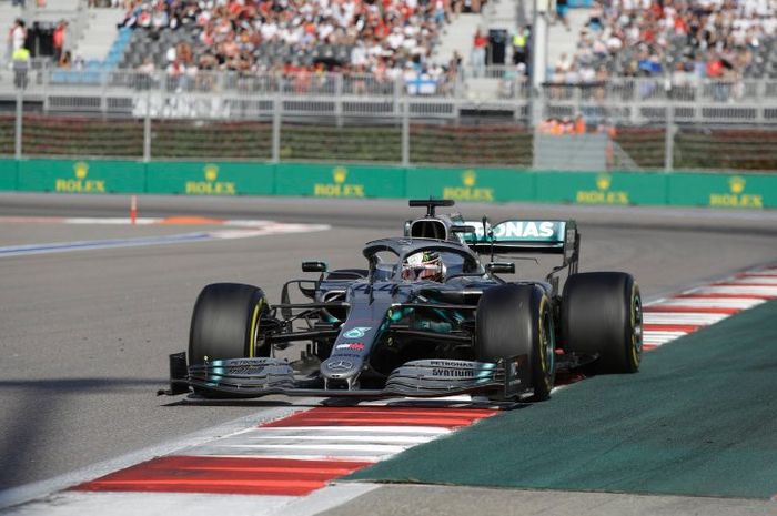 Lewis Hamilton menang F1 Rusia