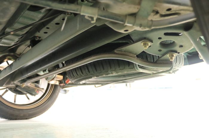 Ilustrasi kaki-kaki mobil