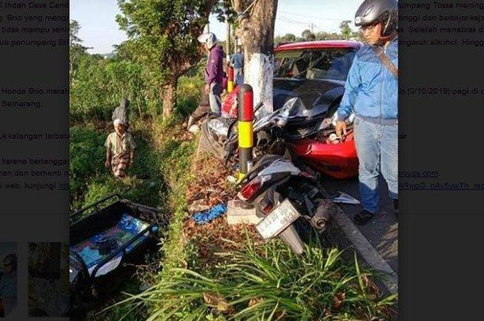 Kecelakaan melibatkan Honda Brio merah H 8726 NQ, Honda Vario H 2119 ABC, dan sebuah kendaraan bermotor Tossa