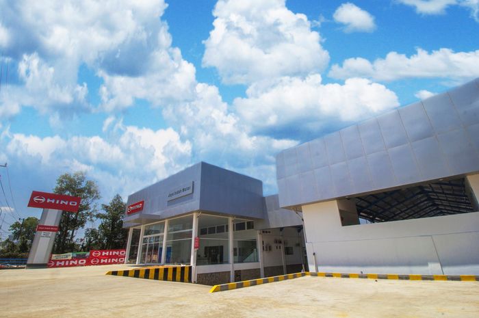 PT Hino Motors Sales Indonesia (HMSI) meresmikan dealer di Jambi