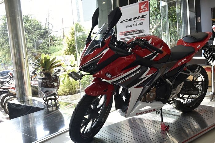 Honda CBR150R di dealer resmi Honda Jakarta Tangerang.