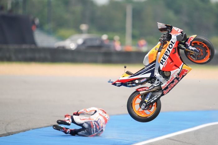 Crash Marc Marquez di FP1 MotoGP Thailand