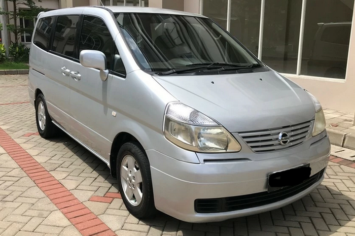 Ilustrasi MPV Pintu Geser Nissan Serena