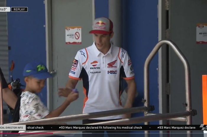 Marc Marquez sudah kembali beraktivitas di paddock tim Repsol Honda dipastikan kondisinya fit untuk ikut latihan resmi (FP2) MotoGP Thailand