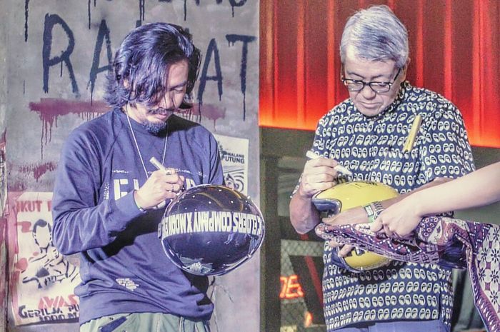 Penandatanagan kolaborasi helm antara Elders Company dengan Moon Eyes Jepang