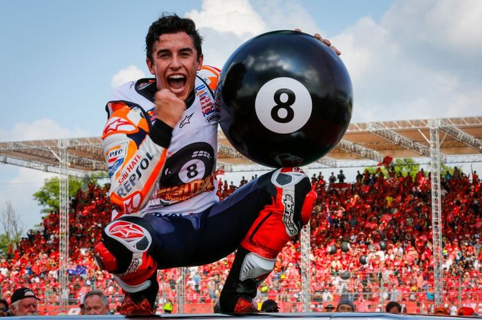 Marc Marquez rayakan keberhasilan raih juara dunia ke-8 semua kategori di MotoGP Thailand 2019