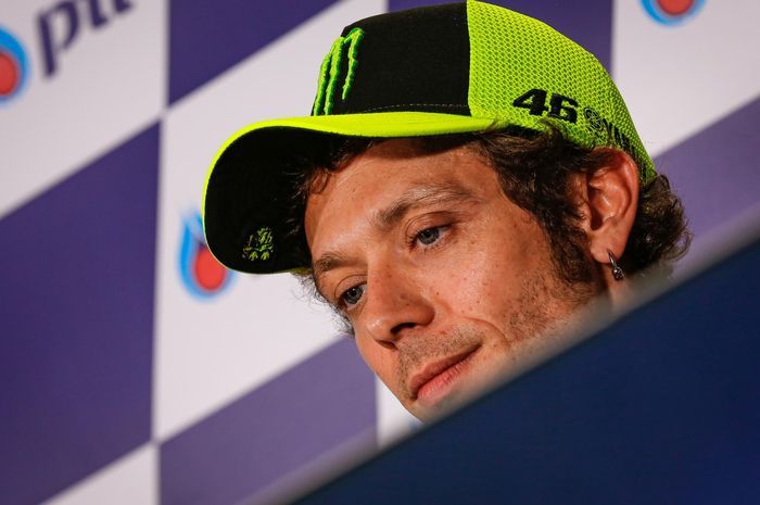 Valentino Rossi mengucapkan selamat atas keberhasilan Marc Marquez menjuarai MotoGP musim 2019