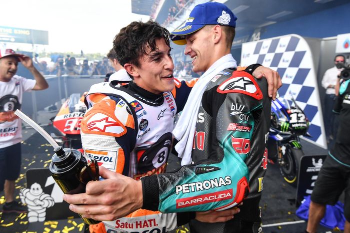 Marc Marquez dan Fabio Quartararo di parc ferme MotoGP Thailand 2019 