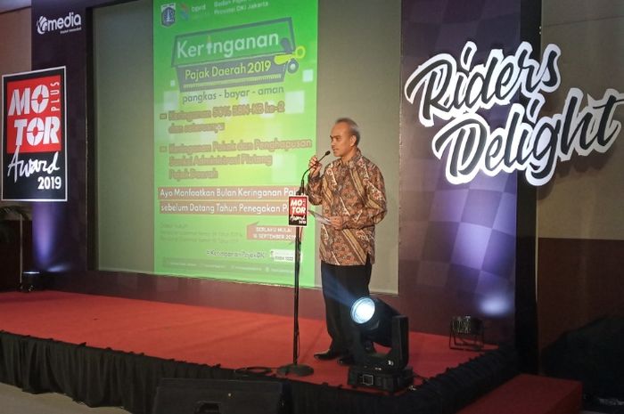 Wakil Kepala Badan Pajak dan Retribusi Daerah Provinsi DKI Jakarta, Yuandi Bayak Miko saat pidato dalam acara MOTOR Plus  Award 2019.