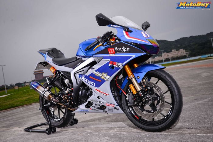 Modifikasi Suzuki GSX-R150 racing look