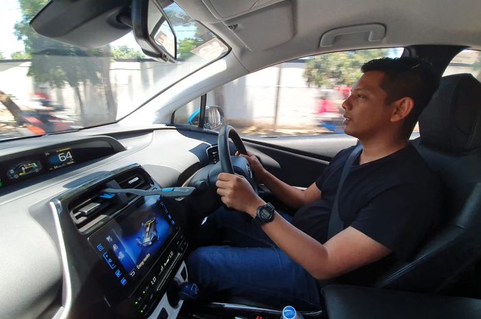 Torsi besar ketika di EV Mode bikin Prius Plug-in Hybrid jadi fun to drive