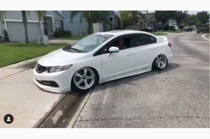 Honda Civic SI dengan tampilan ceper