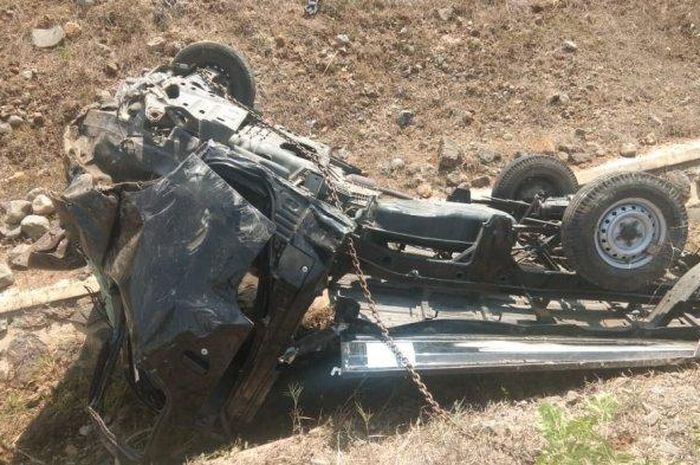 Daihatsu Gran Max terbalik hingga hancur sampai sasis melengkung di ruas tol Boyolali-Salatiga