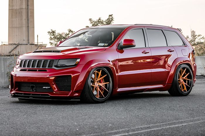 Modifikasi Jeep Grand Cherokee SRT8 dengan kaki-kaki ceper