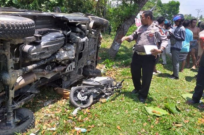 Seorang bocah berumur 14 tahun bawa mobil pikap tabrak pemotor hingga tewas