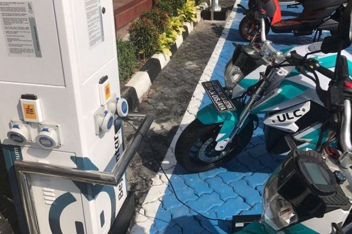 Ilustrasi Stasiun Pengisian Kendaraan Listrik Umum (SPKLU).