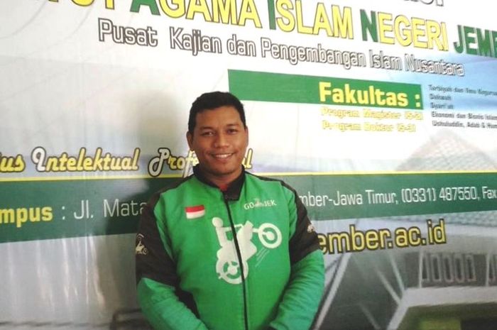 Driver Ojek Online, Badrut Tamam, lulus S2 Dengan predikat Cum laude di Kampus Institut Agama Islam Negeri (IAIN) Jember