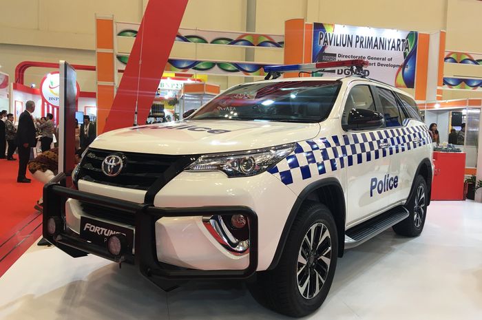 Toyota Fortuner varian ekspor yang diubah jadi mobil polisi