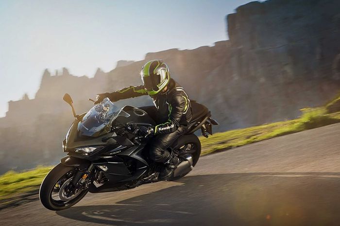 Ilustrasi Kawasaki Ninja 1000 versi 2020.