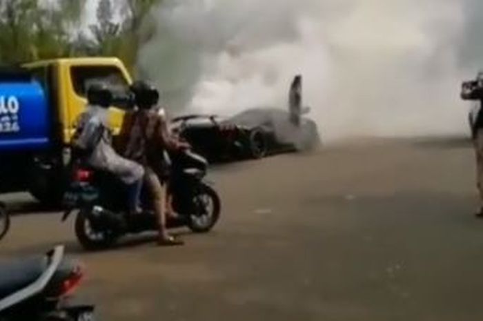 Ilustrasi. Lamborghini Raffi Ahmad yang terbakar di Sentul, Bogor, Jawa Barat.
