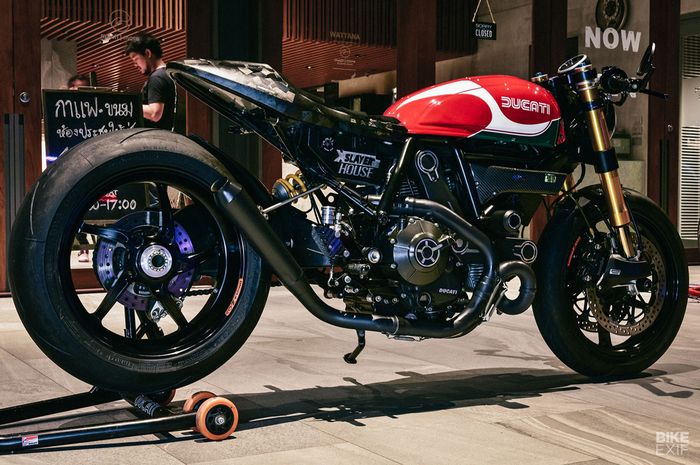 Designer Honda ternyata enggak sungkan buat ngerombak Ducati ya